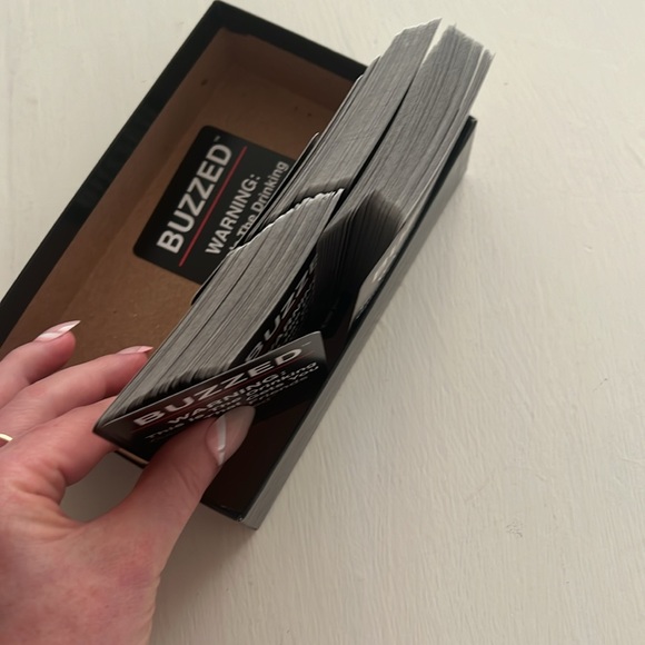 Buzzed - The Hilarious Party Game That Will Get You & Your Friends Buzzed - Picture 4 of 6